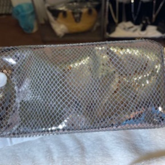MICHAEL KORS NWOT SILVER METALLIC CLUTCH - Picture 4 of 9